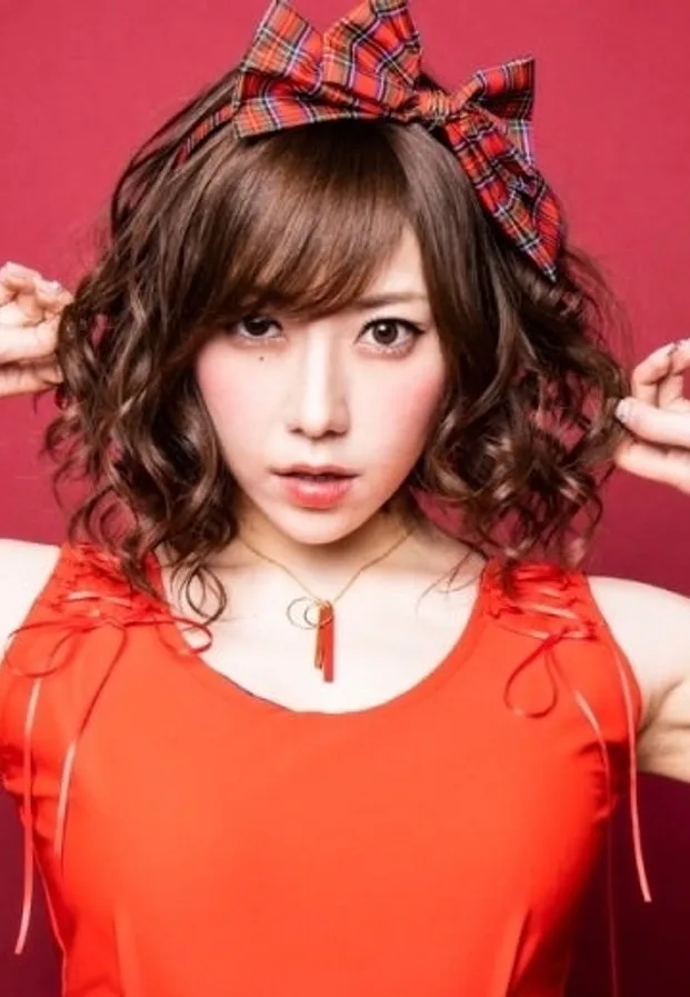 Nanami Tina ลุคแฟชั่นสีแดง @tinaaaa1208