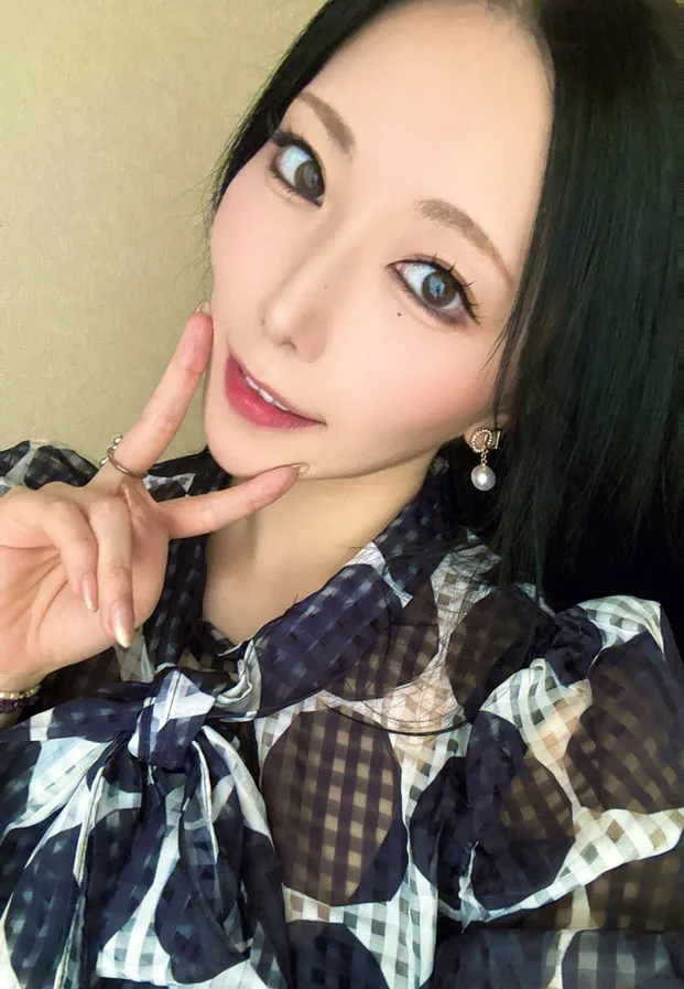 Nanami Tina ลุคแฟชั่นลายสก็อต @tinaaaa1208