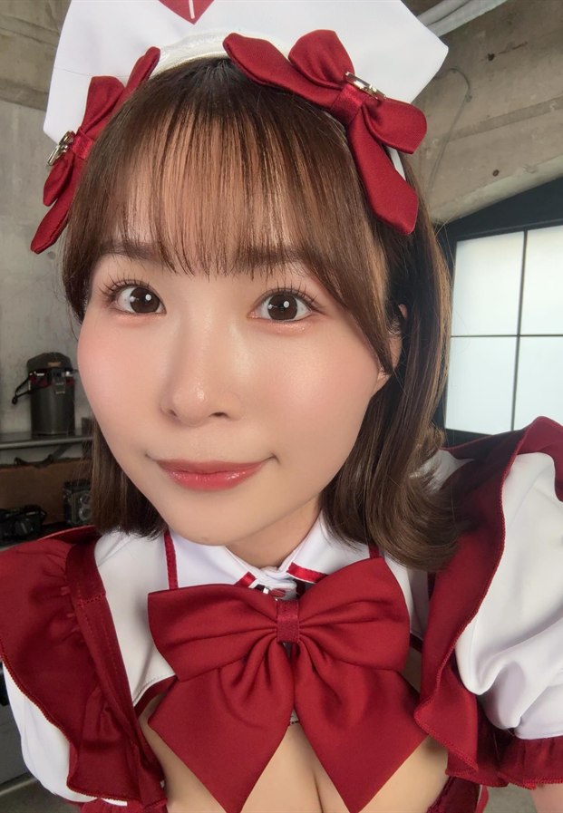 河合あすな ลุคคอสตูมเมดโบว์แดงเซ็กซี่จาก Instagram